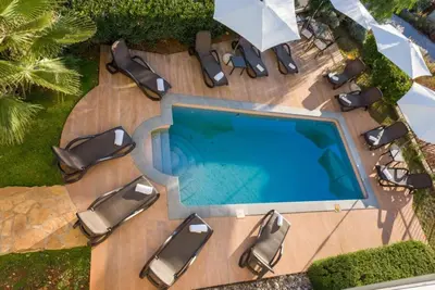 Bazen u objektu Swimming pool apartment 400m to beach - Apt Noa ili u blizini