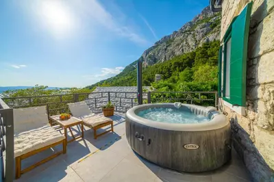 Pogled na planine ili pogled na planine iz vila
