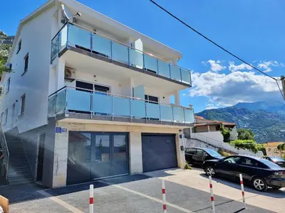 Pogled na planine ili pogled na planine iz apartmana