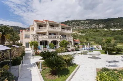 Pogled na planine ili pogled na planine iz apartmana