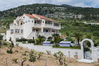Pogled na planine ili pogled na planine iz apartmana