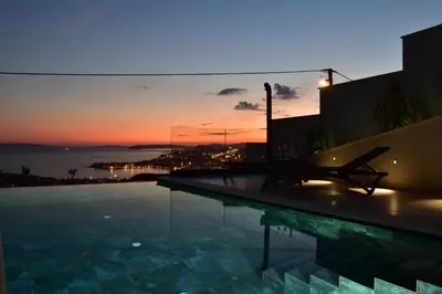 Bazen u objektu Spectacular villa X with heated pool overlooking Split and sea ili u blizini