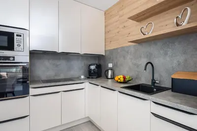 Kuhinja ili čajna kuhinja u objektu EA Luxury Apartment with sea view