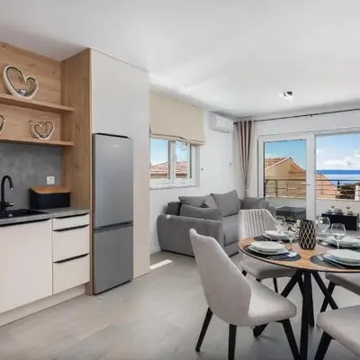 EA Luxury Apartment with sea view