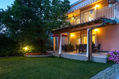 Vrt u objektu Relaxing and cozy apartments with pool Sara&Nino