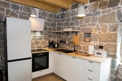 Kuhinja ili čajna kuhinja u objektu Stone house Oršulica