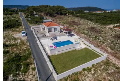 Bazen u objektu Villa Grabovka ili u blizini
