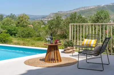 Pogled na planine ili pogled na planine iz vila