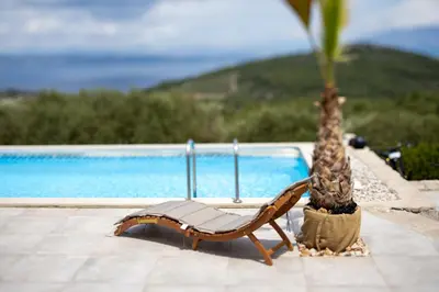 Pogled na planine ili pogled na planine iz vila