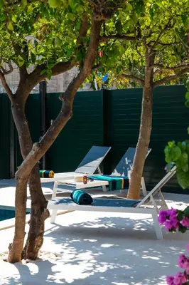 Bazen u objektu Family-friendly apartments with swimming pool Supetar, Brac - 12893 ili u blizini