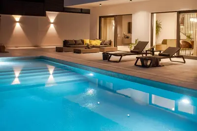 Bazen u objektu Villa Adventure with 3 en-suite bedrooms, a Media room, private pool, 7km from Omiš ili u blizini