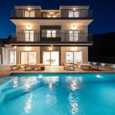Luxurious 7-Bedroom Villa MI with Private Pool