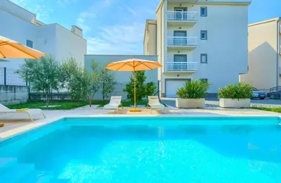 Bazen u objektu Cozy New Apartments with Private Pool Podstrana ili u blizini