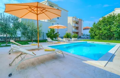 Bazen u objektu Cozy New Apartments with Private Pool Podstrana ili u blizini