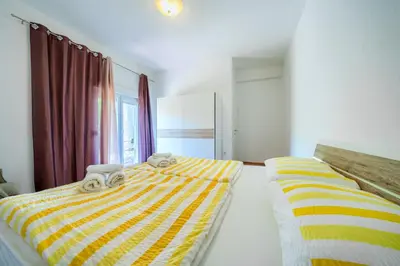 Krevet ili kreveti u jedinici u objektu Cozy New Apartments with Private Pool Podstrana