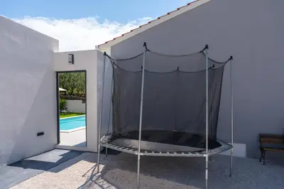 Bazen u objektu Apartment Gironi with Pool, Jacuzzi ili u blizini