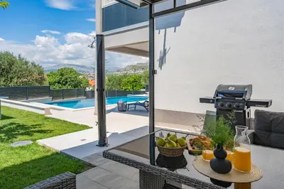 Bazen u objektu Villa Giovannina Split ili u blizini