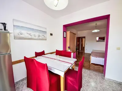 Kuhinja ili čajna kuhinja u objektu Apartment Dajak-3 by Interhome