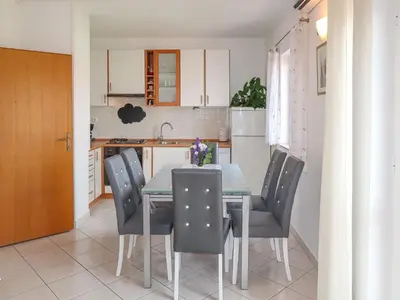 Kuhinja ili čajna kuhinja u objektu Apartment Ana-2 by Interhome