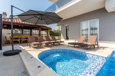 Bazen u objektu Exclusive Villa Holiday ili u blizini