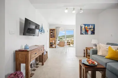 TV i/ili zabavni centar u objektu Stunning seaview retreat with terrace