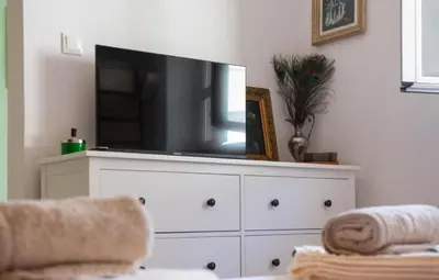 TV i/ili zabavni centar u objektu Apartment Sanja- 25m from sandy beach