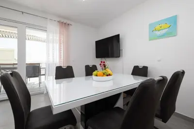 TV i/ili zabavni centar u objektu Apartman Samed