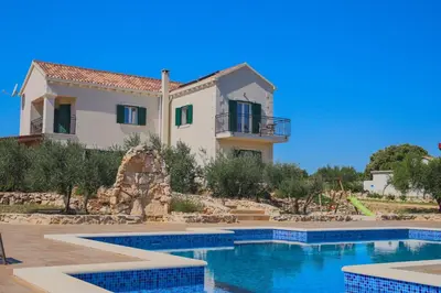 Bazen u objektu Villa Luisa für bis zu 8 Personen mit Pool, Klima, Grill, Tischtennis, Boccia ili u blizini