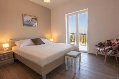 Krevet ili kreveti u jedinici u objektu Villa Luisa für bis zu 8 Personen mit Pool, Klima, Grill, Tischtennis, Boccia