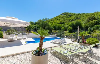 Bazen u objektu Holiday home Jelena with private pool ili u blizini