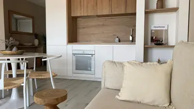 Kuhinja ili čajna kuhinja u objektu Up&Above ,New Luxury Apt, Steps from Beach and Old Town