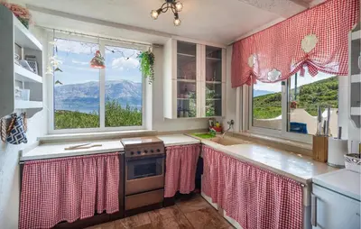 Pogled na planine ili pogled na planine iz vikendica