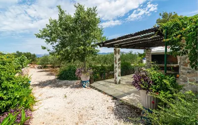 Vrt u objektu 2 Bedroom Stunning Home In Novo Selo