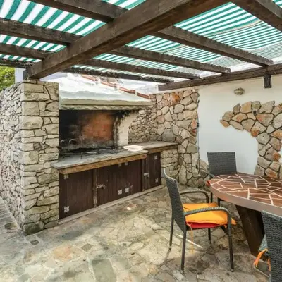 2 Bedroom Stunning Home In Novo Selo