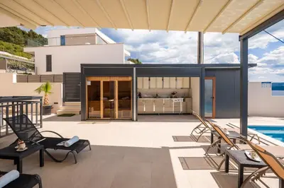 Bazen u objektu Bella Figura Apartments - Heated Pool ili u blizini