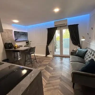 Delfa Luxe Suite-Sustainable Luxury & EV Station