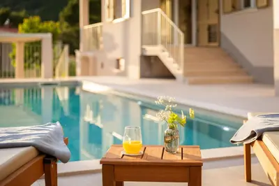 Bazen u objektu Summer House Lea - Villa with heated pool and sea view ili u blizini