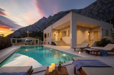 Pogled na planine ili pogled na planine iz vila