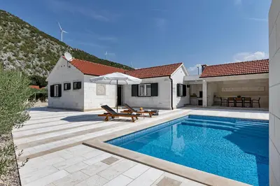 Bazen u objektu Villa Maslina - Resort Moja Stina ili u blizini
