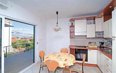 Kuhinja ili čajna kuhinja u objektu Holiday Home Supetar 98 With Game Room