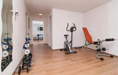 Fitness centar i/ili fitness sadržaji u objektu Holiday Home Supetar 98 With Game Room