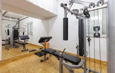 Fitness centar i/ili fitness sadržaji u objektu Cozy Home In Podstrana With Sauna