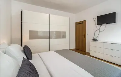 Krevet ili kreveti u jedinici u objektu 4 Bedroom Stunning Home In Kucice