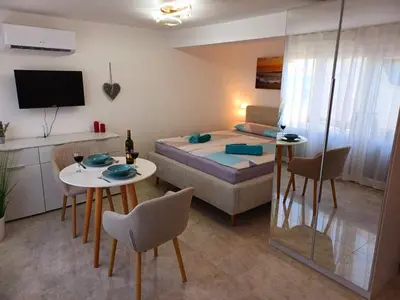 TV i/ili zabavni centar u objektu schönes Apartment direkt am Meer