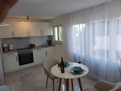 Kuhinja ili čajna kuhinja u objektu schönes Apartment direkt am Meer
