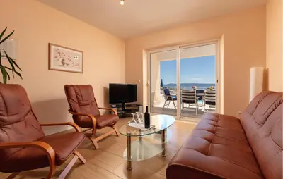 TV i/ili zabavni centar u objektu Stunning Home In Sumartin With Wifi