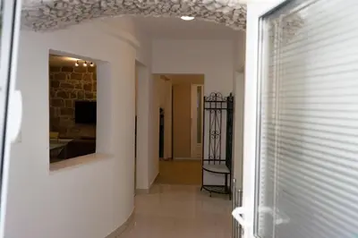 Tlocrt objekta Sea Breeze Studio Apartment, 30m to Pebble Beach, Central Stobreč with Summer Amenities