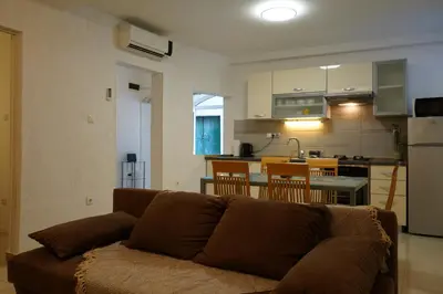 Kuhinja ili čajna kuhinja u objektu Sea Breeze Studio Apartment, 30m to Pebble Beach, Central Stobreč with Summer Amenities
