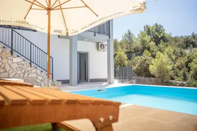 Bazen u objektu Villa Lucija ili u blizini