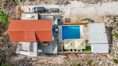 Bazen u objektu Villa Lucija ili u blizini